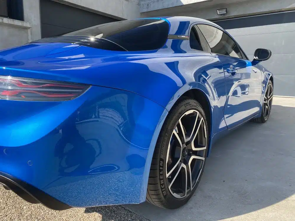 Lavage extérieur et finition d’un véhicule premium à la Réunion avec Clean’O’Max.